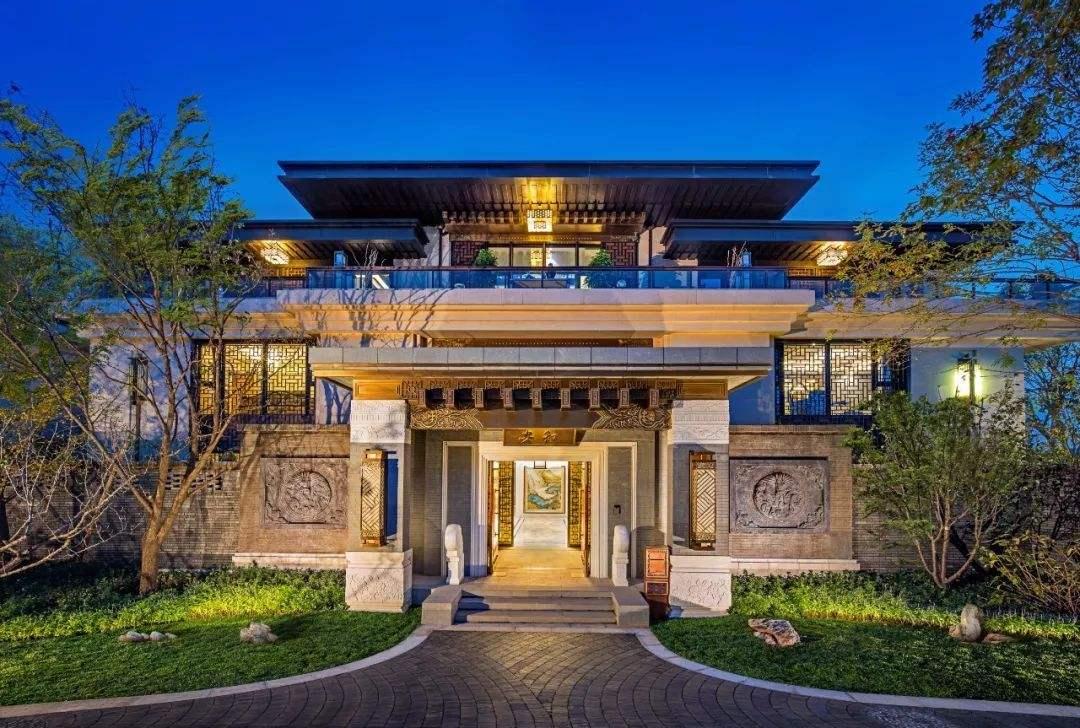 泰来怡然位于江北新区,是一幢10多年前开建的中式园林别墅,项目共计34